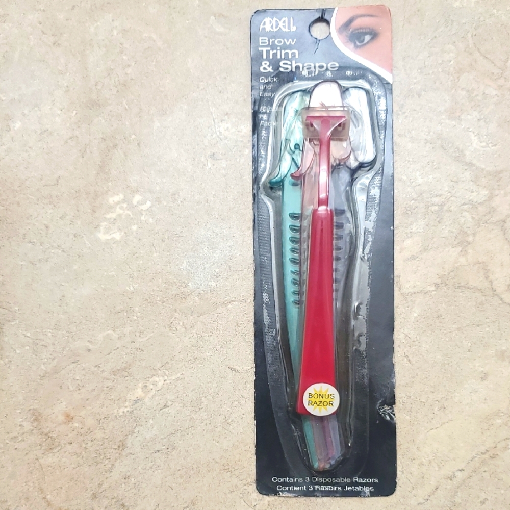 Ardell Brow Razors in Red and Green